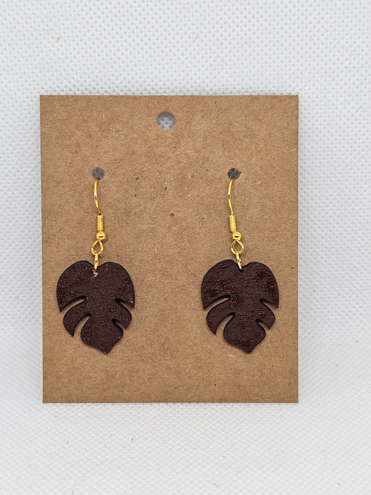 arete de madera con diseño de hoja