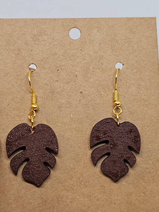 arete de madera con diseño de hoja