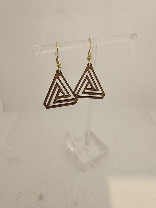 arete en madera diseño geometrico triangular